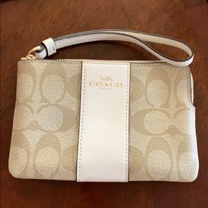 Coach wristlet brand new! Never used.